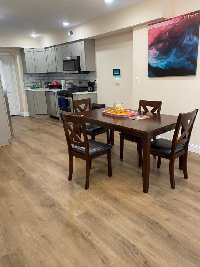 Private Room In South Philly Near Arenas! フィラデルフィア エクステリア 写真
