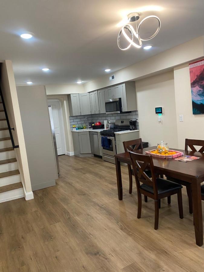 Private Room In South Philly Near Arenas! フィラデルフィア エクステリア 写真