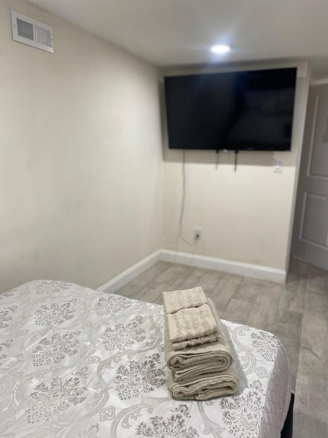 Private Room In South Philly Near Arenas! フィラデルフィア エクステリア 写真