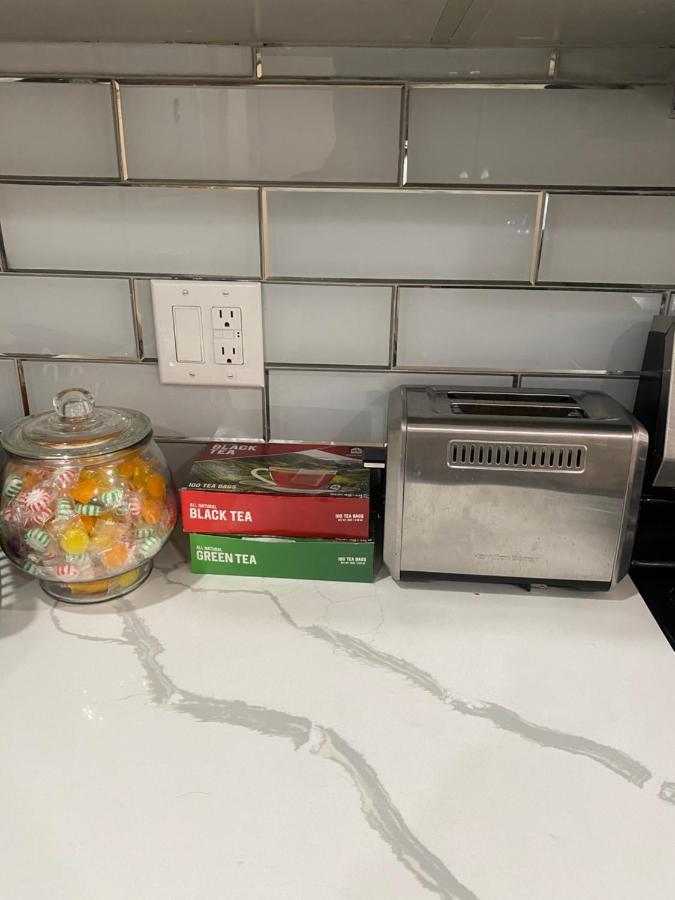 Private Room In South Philly Near Arenas! フィラデルフィア エクステリア 写真